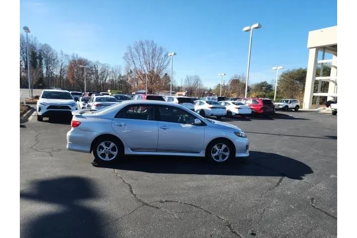 $8851 : Toyota Corolla 2013 S 4dr Se image 5