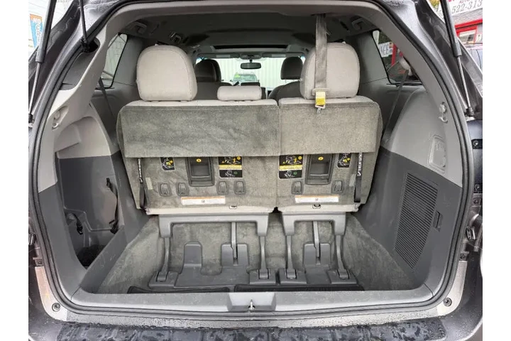 $13995 : 2016 Sienna XLE 8-Passenger image 9