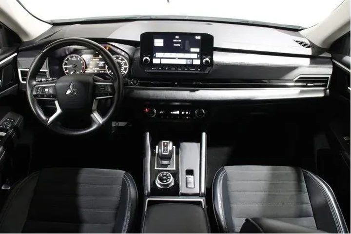 $29893 : Mitsubishi Outlander 2024 AW image 2