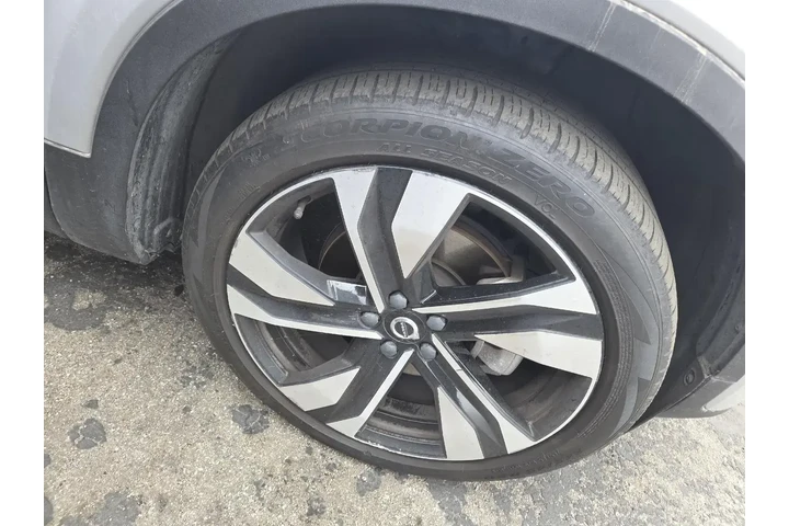 $26925 : Volvo XC40 2023 AWD B5 Ultim image 8