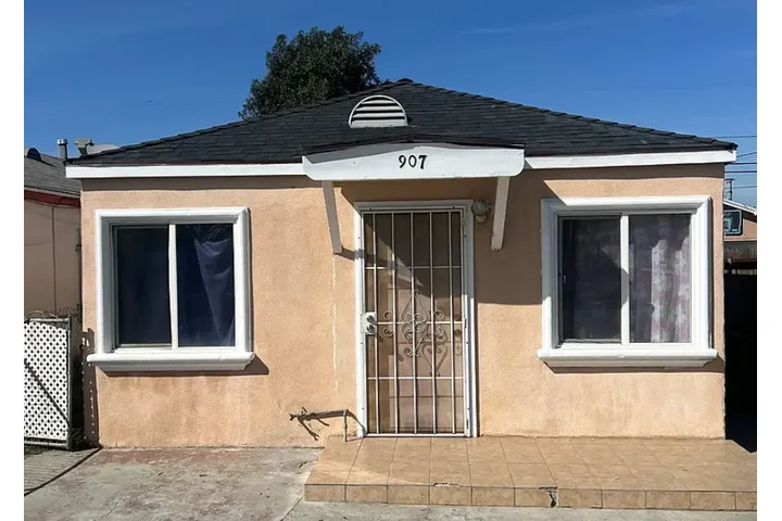 $1830 : 3 💢Beautiful casa 2.5Baths🌲 image 1