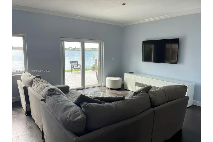 $1200 : 13266 SW 136th Ter, Miami, FL image 2