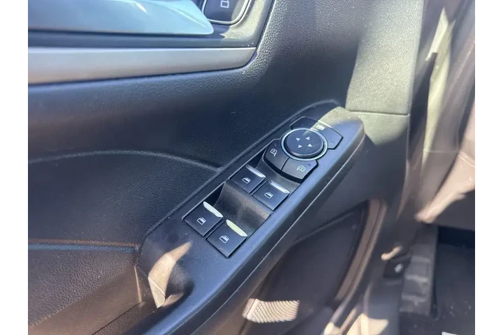 $14900 : Ford Escape Plug-In Hybrid 2 image 8