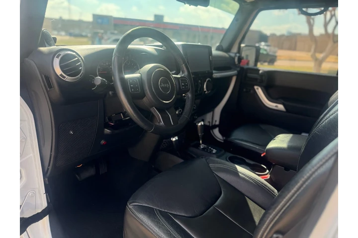 $15995 : 2013 Wrangler Unlimited Sahara image 7