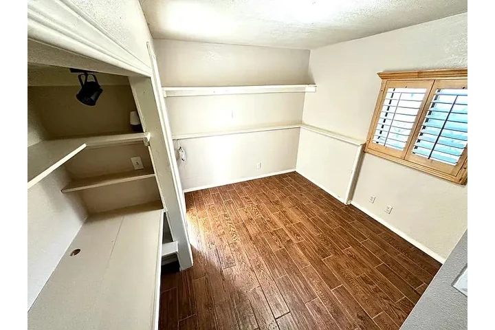 $750 : casa de barrio familiar establ image 10