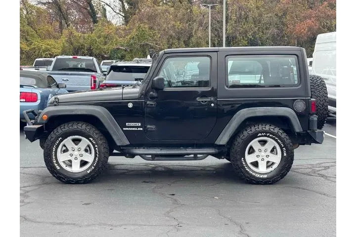 $16000 : Jeep Wrangler 2016 4x4 Sport image 3
