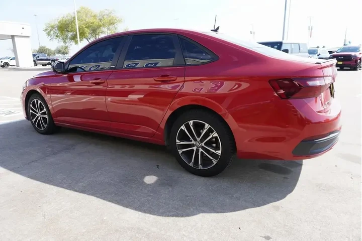 $19988 : Volkswagen Jetta 2024 Sport image 4