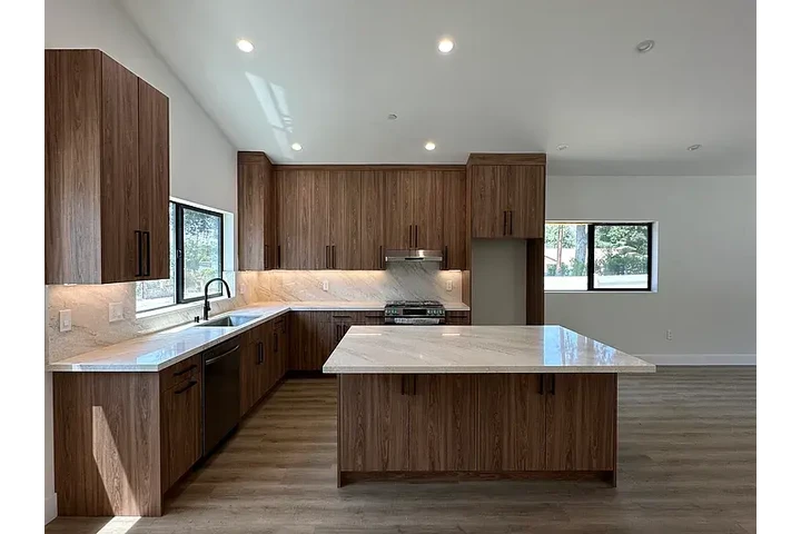 $2500 : beautifully 3-bedroom in La image 3
