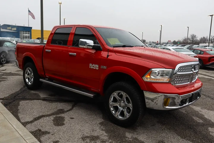 $20949 : 2015 1500 4WD Crew Cab 140.5 image 3