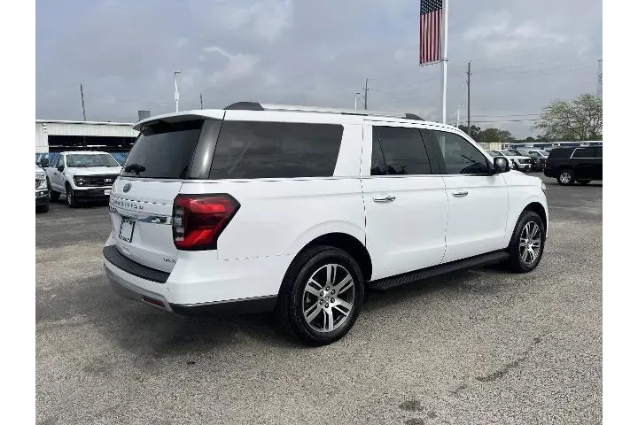 $39515 : Ford Expedition MAX 2024 4x4 image 2