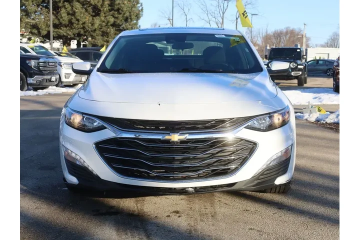 $16277 : Chevrolet Malibu 2024 LT 4dr image 3