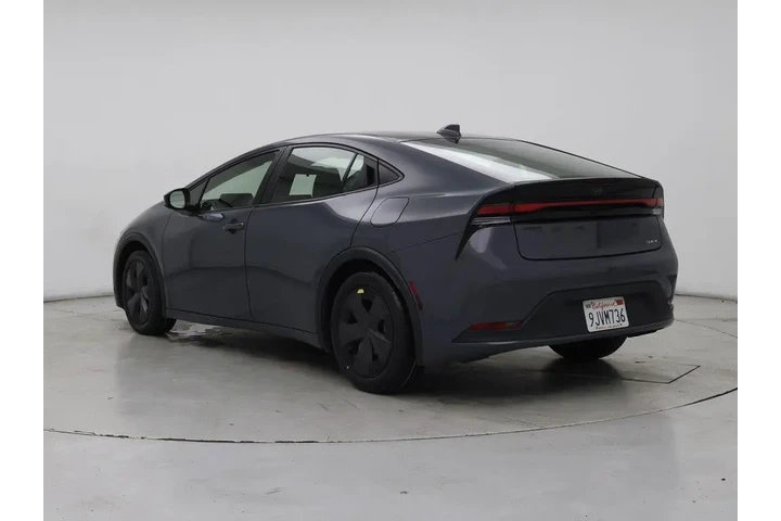 $27998 : Toyota Prius 2024 LE 4dr Hat image 2