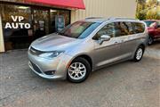 $12999 : 2020 Pacifica Touring L thumbnail