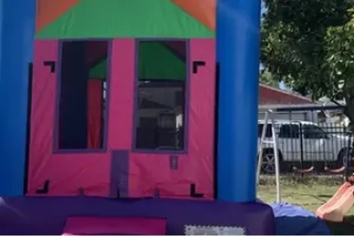 RENTA DE MESAS Y SILLAS image 3