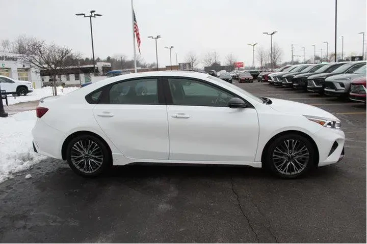 $17986 : Kia Forte 2023 GT-Line 4dr S image 2