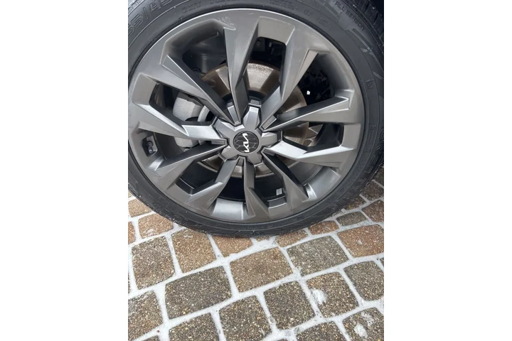 $35999 : 2023 Sorento X-Line SX Presti image 9