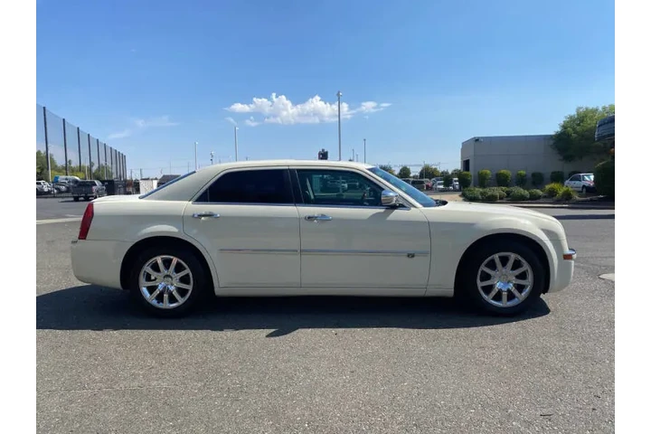 $9495 : 2010 300 C HEMI image 8