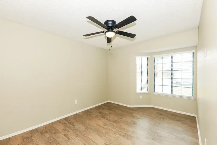 $2500 : 3 bedroom House in Koreatown image 8