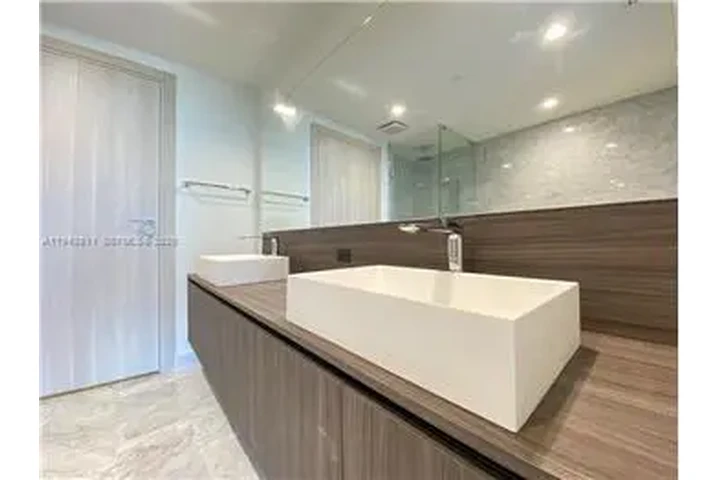 $5000 : Rental property with 1 bedro image 7