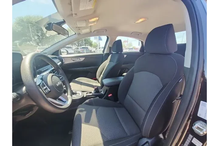 $18496 : Kia Forte 2024 LXS 4dr Sedan image 8