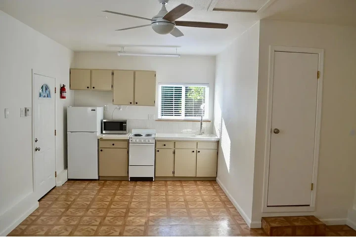 $800 : Recién remodelada image 2