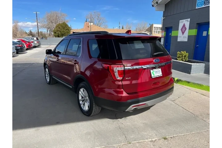 2016 Explorer XLT FWD image 7