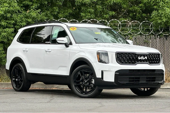 $39944 : Kia Telluride 2024 AWD EX 4d image 2