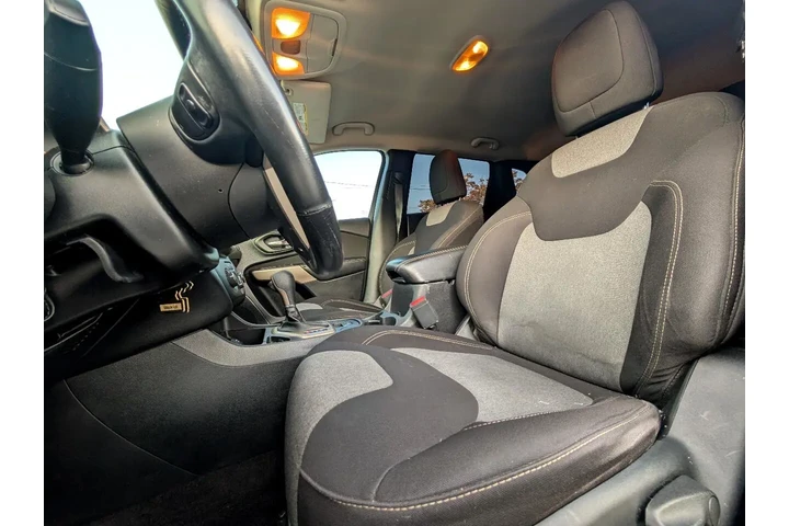 $11995 : 2017 Cherokee Sport FWD image 5