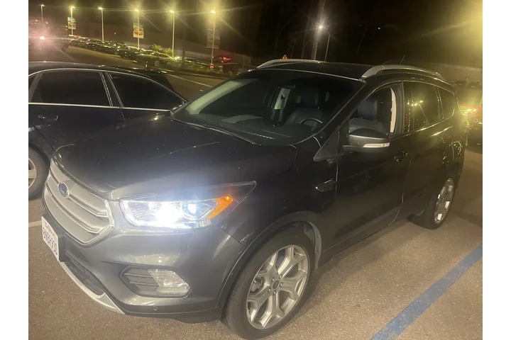 $17131 : Ford Escape 2019 Titanium 4d image 2