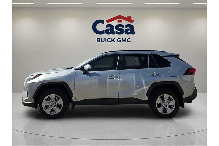 $29892 : Toyota RAV4 2023 AWD XLE 4dr image 5