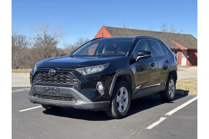 $17999 : 2021 RAV4 XLE image 2