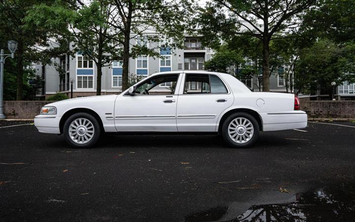 $10250 : 2010 MERCURY GRAND MARQUIS image 7