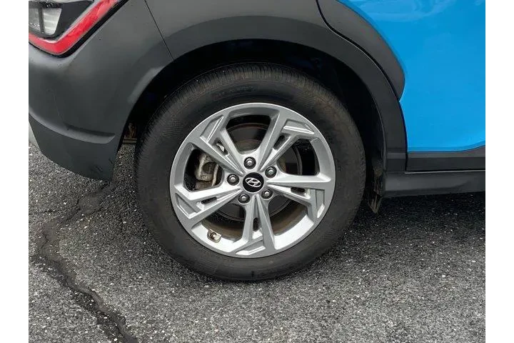 $17495 : Hyundai KONA 2023 AWD SEL 4d image 10