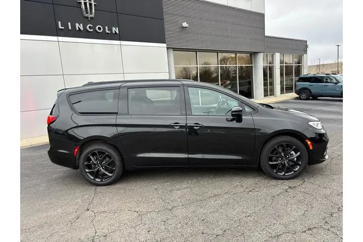 $35985 : Chrysler Pacifica 2023 AWD L image 8