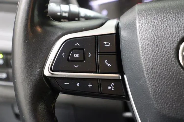 $35896 : Toyota Highlander 2023 LE 4d image 9