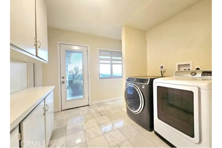 $1450 : CUARTO CON  BANO PRIVADO image 3