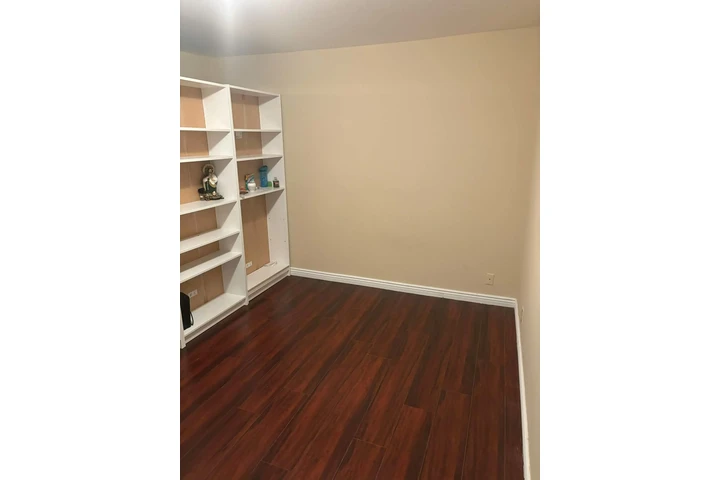 $750 : rento sala image 2