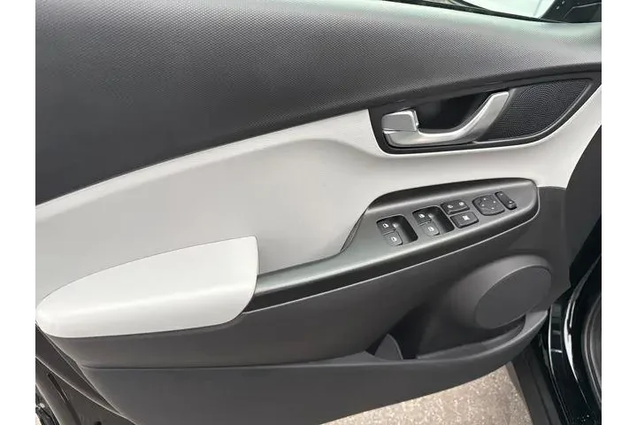 $21477 : Hyundai KONA 2023 AWD SEL 4d image 9