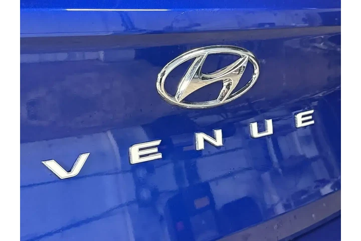 $23714 : Hyundai VENUE 2025 SEL 4dr C image 10