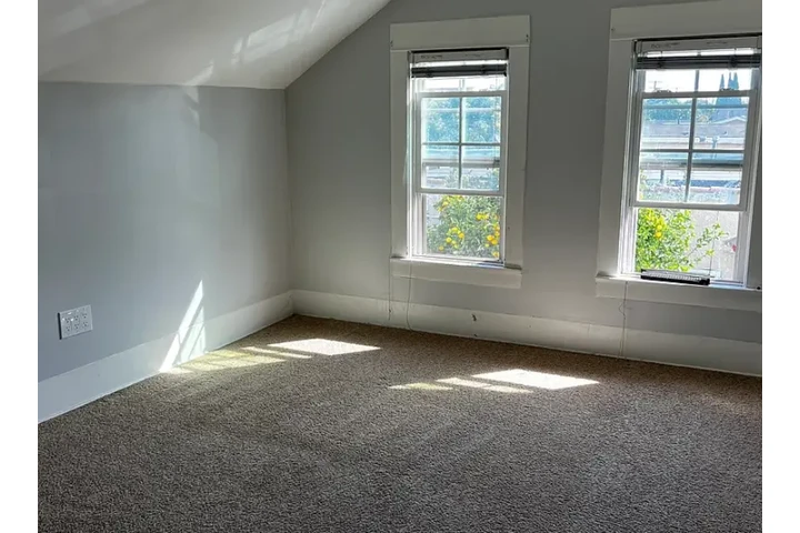 $2750 : ASTONISHING HOUSEHOLD FOR RENT image 1