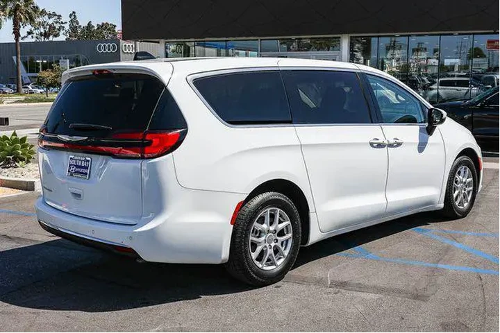 $23998 : Chrysler Pacifica 2023 Touri image 6
