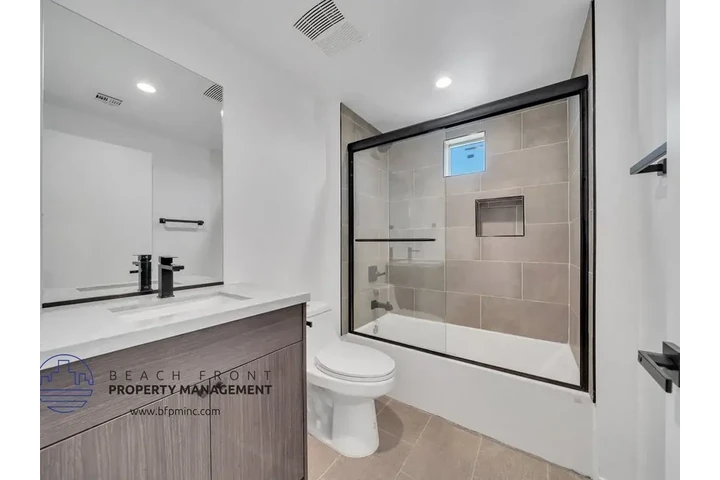 $5042 : 5BD/4BA Townhouse image 7