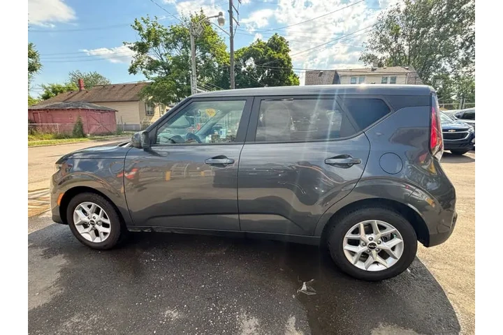 $19995 : 2023 Soul LX image 6