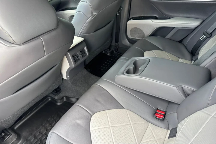 $25000 : Toyota Camry Hybrid 2019 XLE image 7