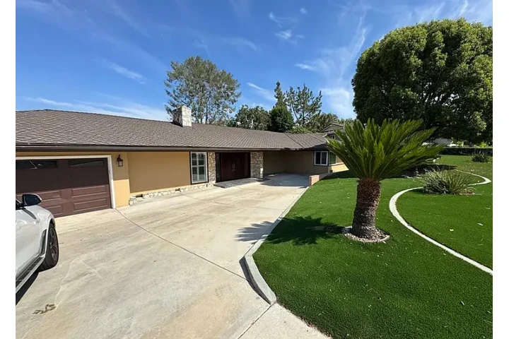 $1660 : spacious, open living home image 1