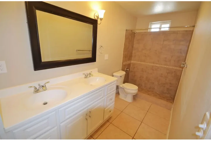 $2693 : 3 bed 2 bath 1,170 sqft image 8