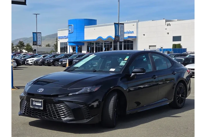 $33888 : Toyota Camry 2025 SE 4dr Sed image 3