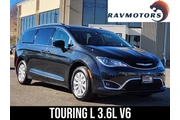 $11475 : 2017 Pacifica Touring-L thumbnail