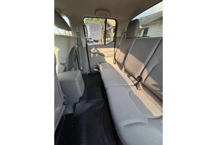 2013 Frontier SV image 3