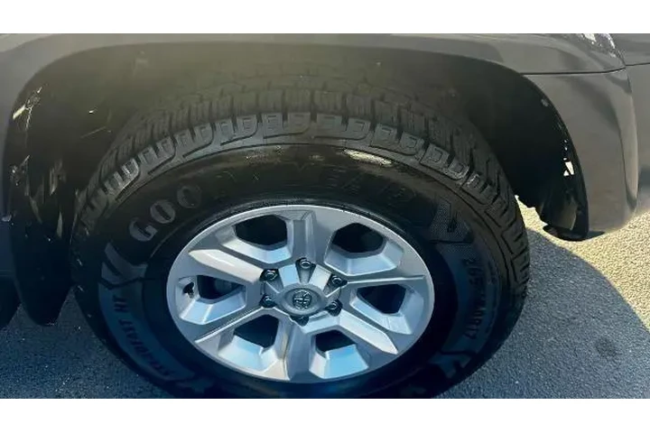 $37138 : Toyota 4Runner 2022 4x4 SR5 image 5